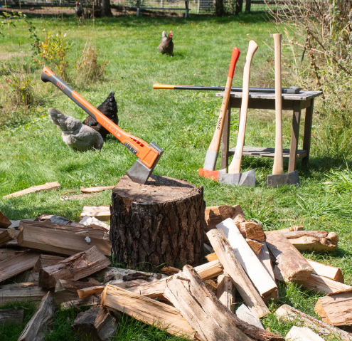 Best Hand Forged Axe for Chopping Wood: How to Choose the Right One